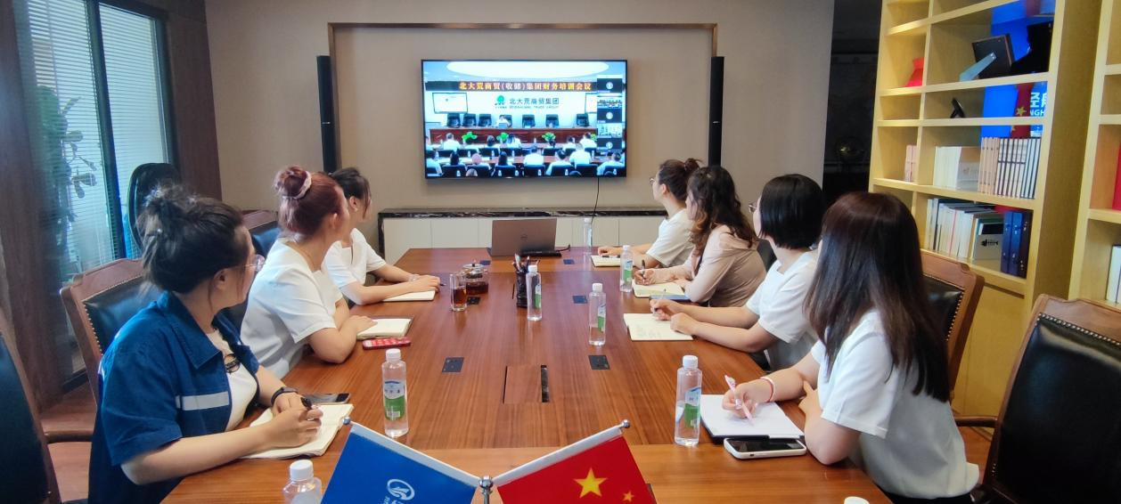 财务部召开上半年岁情总结聚会及财务培训会_经航佰福国际集团有限公司