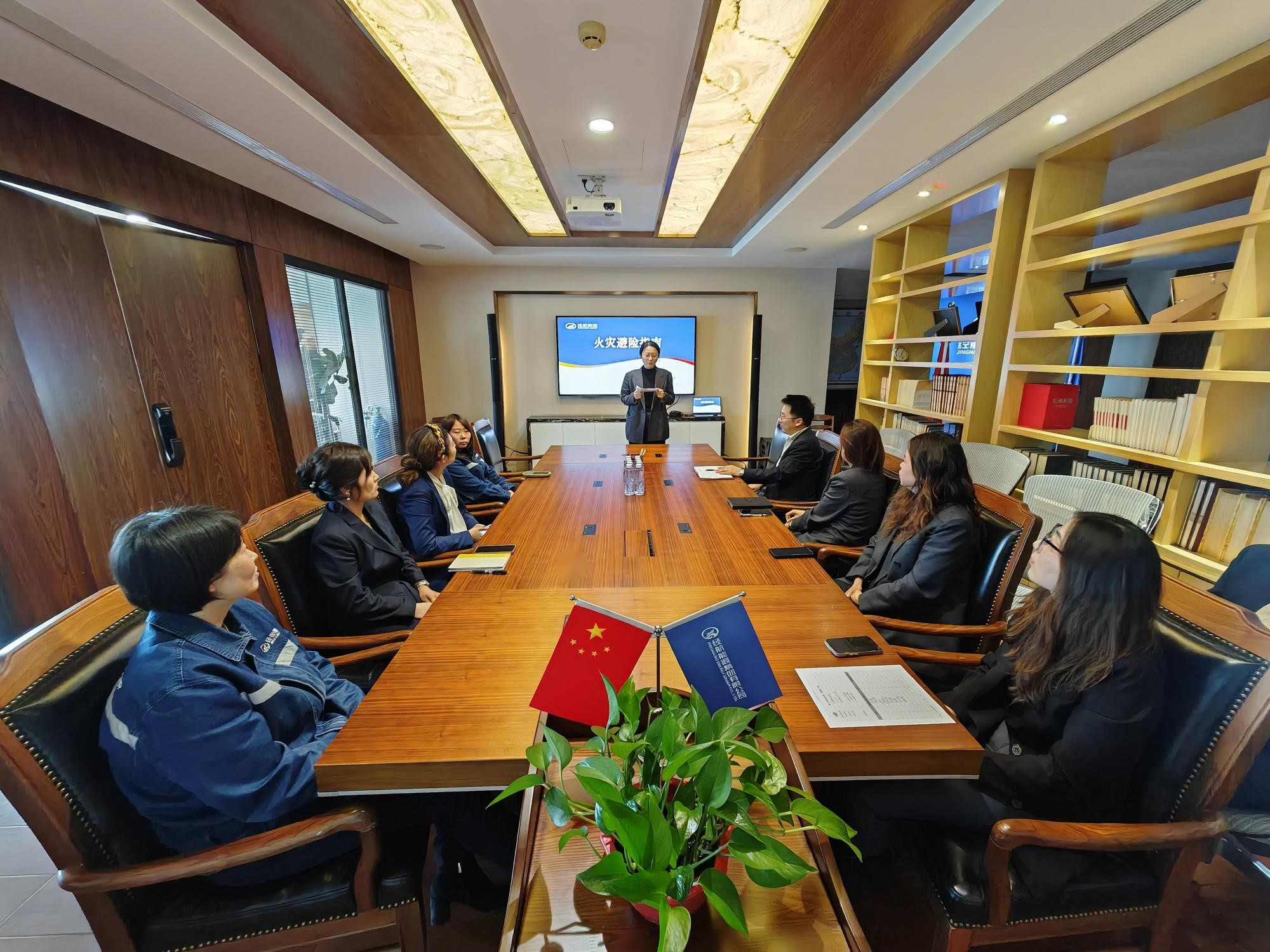 “火灾避险”培训  筑牢清静防地_经航佰福国际集团有限公司